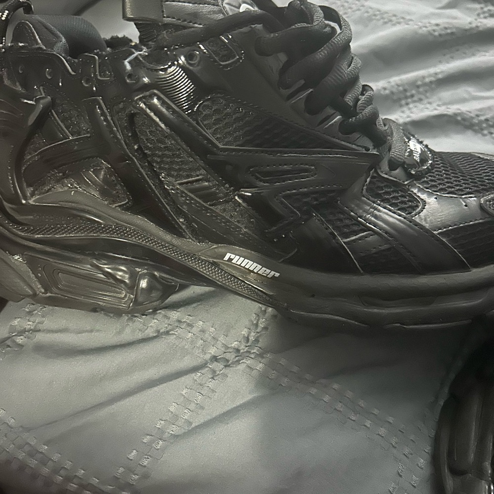 Balenciaga Black Men's Chunky Runner Sneakers - Picture 4 of 4